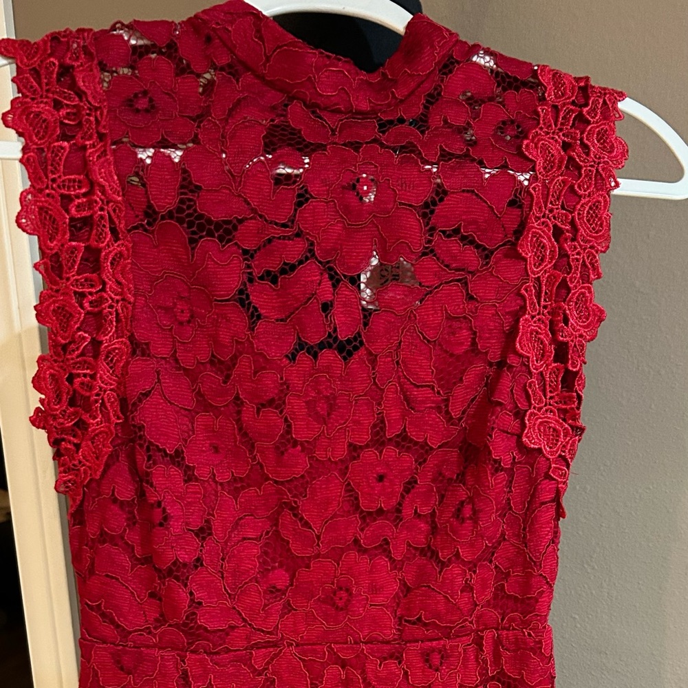 Forever 21 Red Lace Party dress  NWT
Size small Valentine Date!